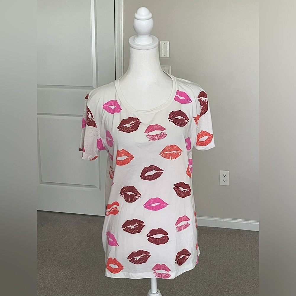 NWOT 💋 Chaser Kiss Short Sleeve Top Size Medium